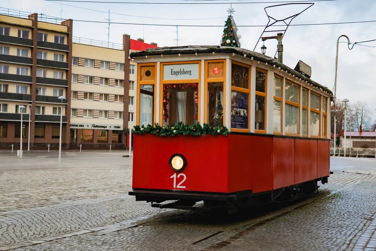 Ретро-трамвай Engelsberg на площади Советска — бывший Тильзит