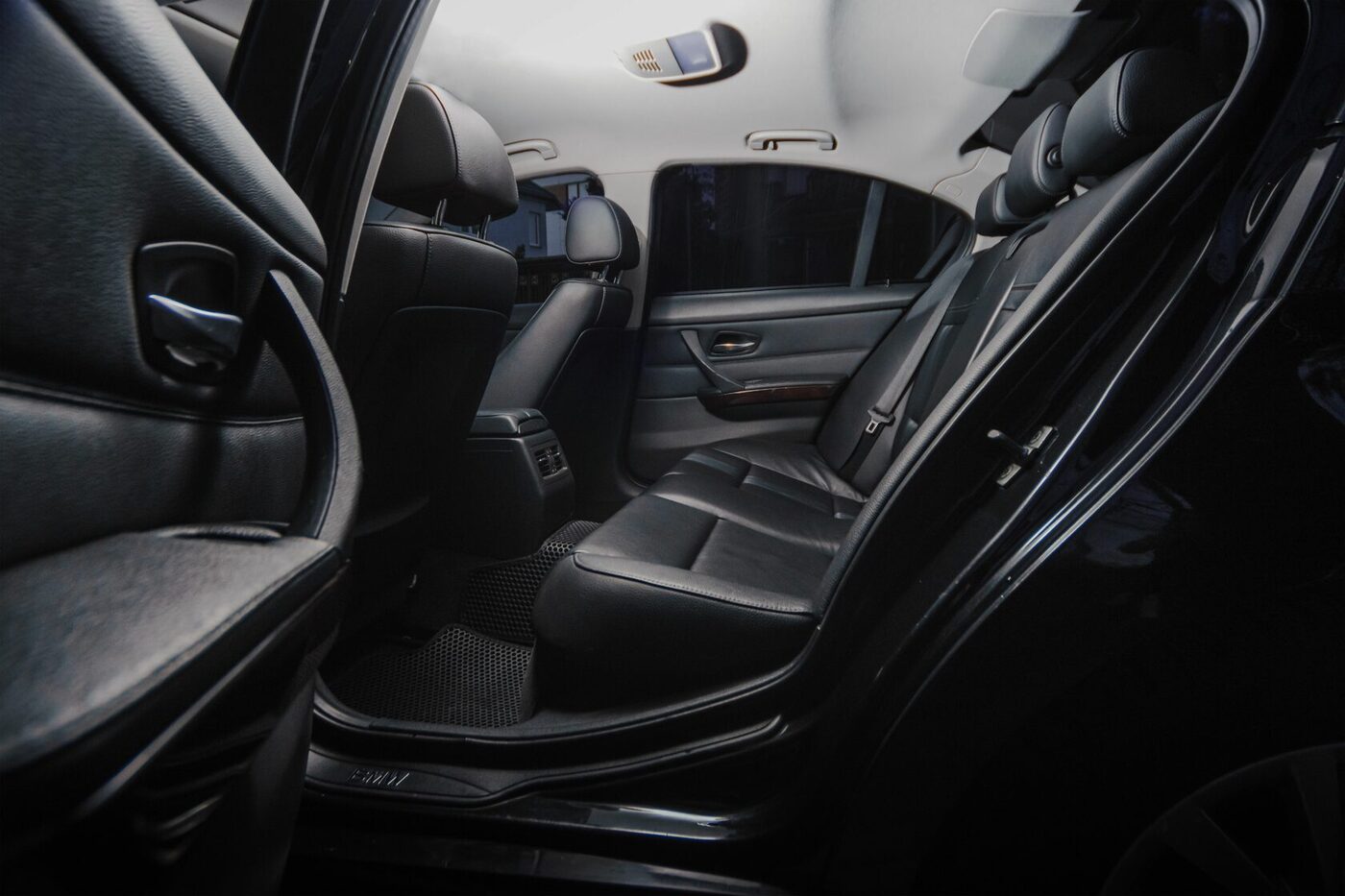 BMW 3 E90 2012 — аренда авто в Калининграде — фото 15