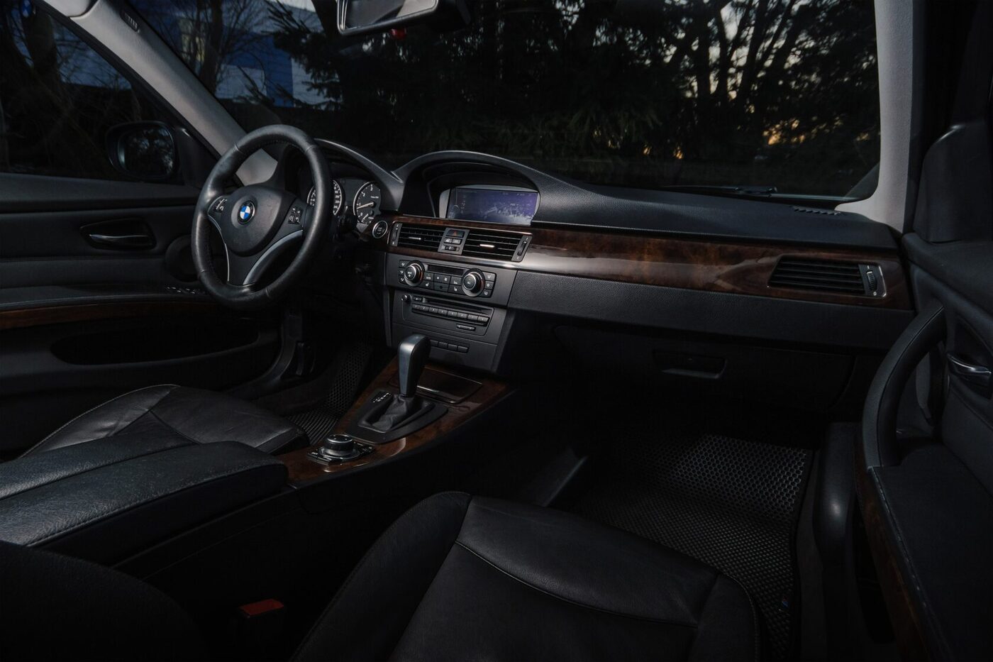 BMW 3 E90 2012 — аренда авто в Калининграде — фото 10