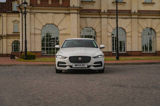 Прокат Jaguar XE — аренда авто в Калининграде — фото 3