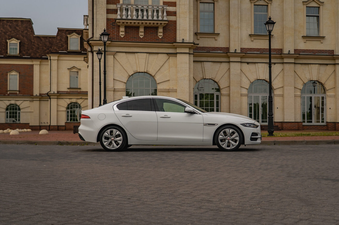 Jaguar XE 2021 — аренда авто в Калининграде — фото 6