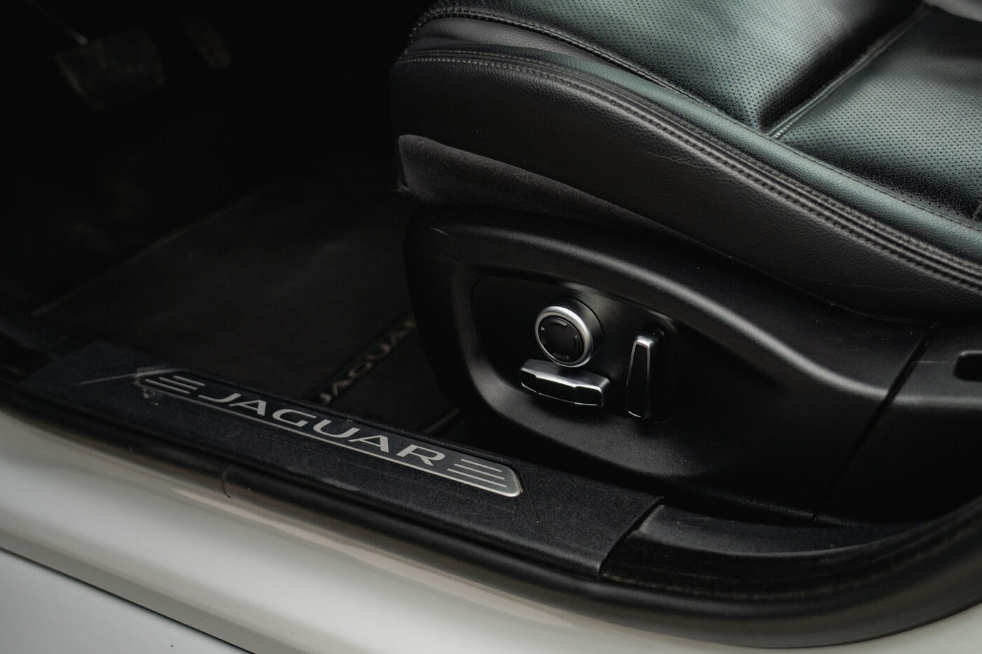 Jaguar XE 2021 — аренда авто в Калининграде — фото 27