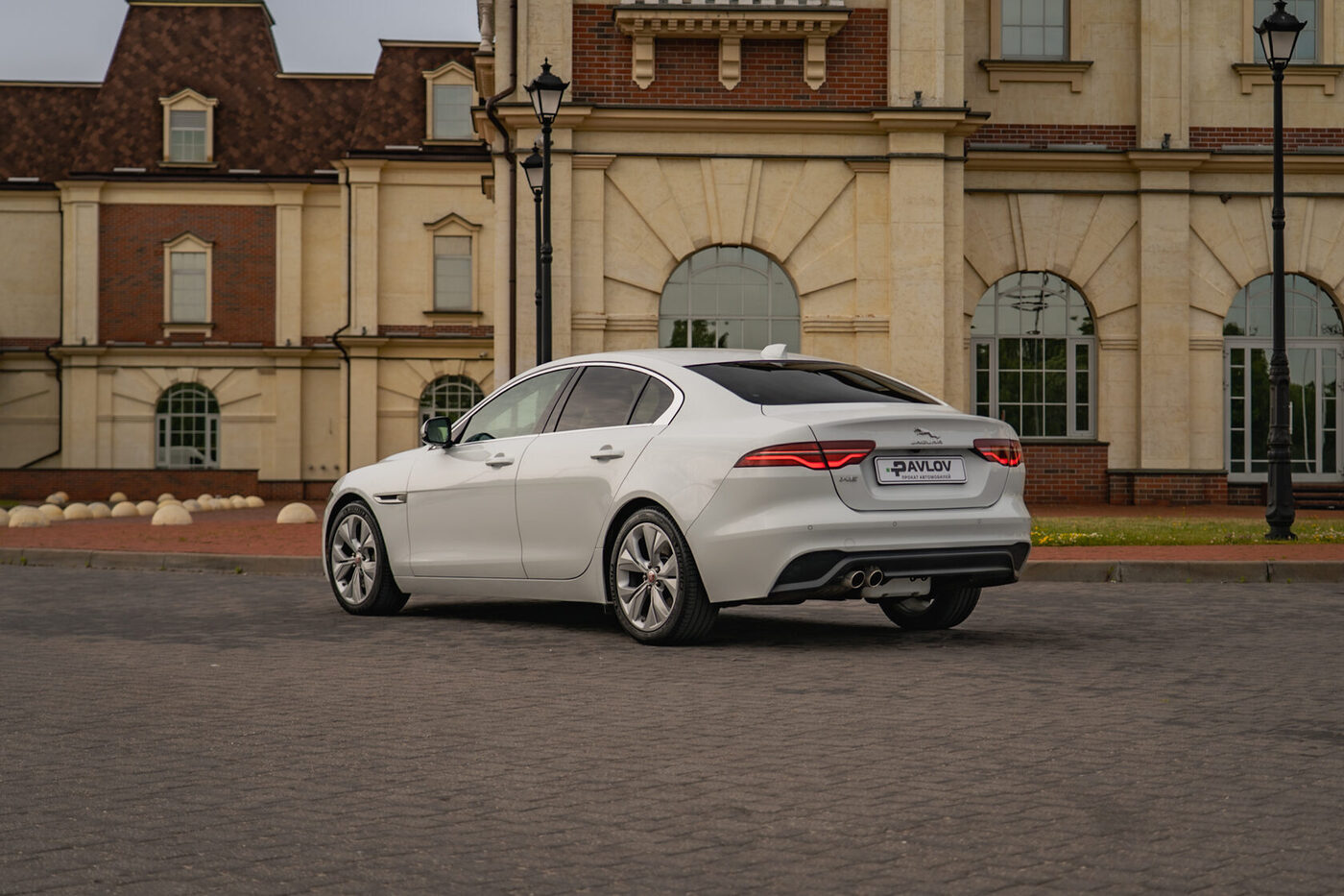 Jaguar XE 2021 — аренда авто в Калининграде — фото 9