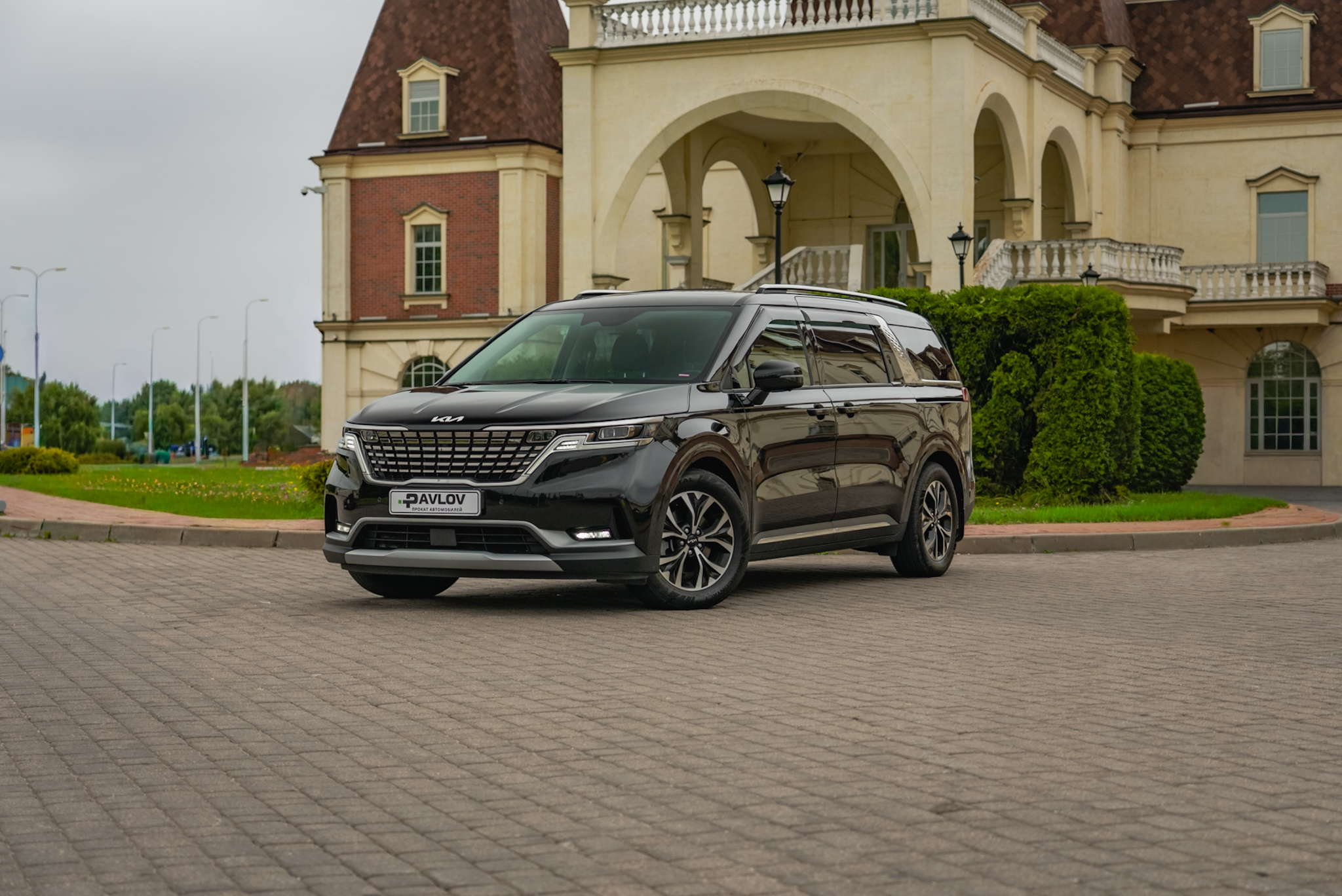 Прокат Kia Carnival (чёрный, 2021) — аренда авто в Калининграде