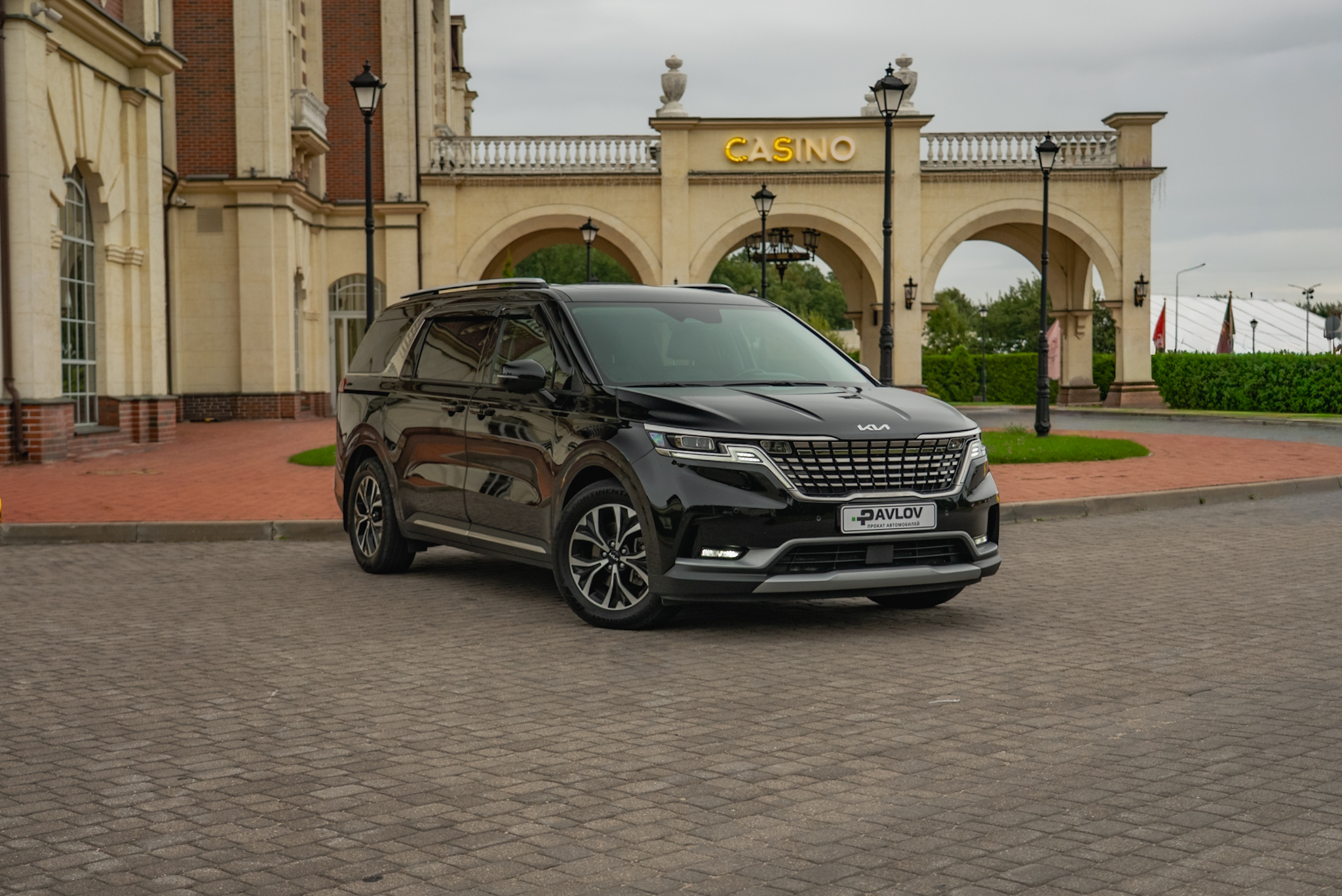 Прокат Kia Carnival (чёрный, 2021) — аренда авто в Калининграде — фото 2