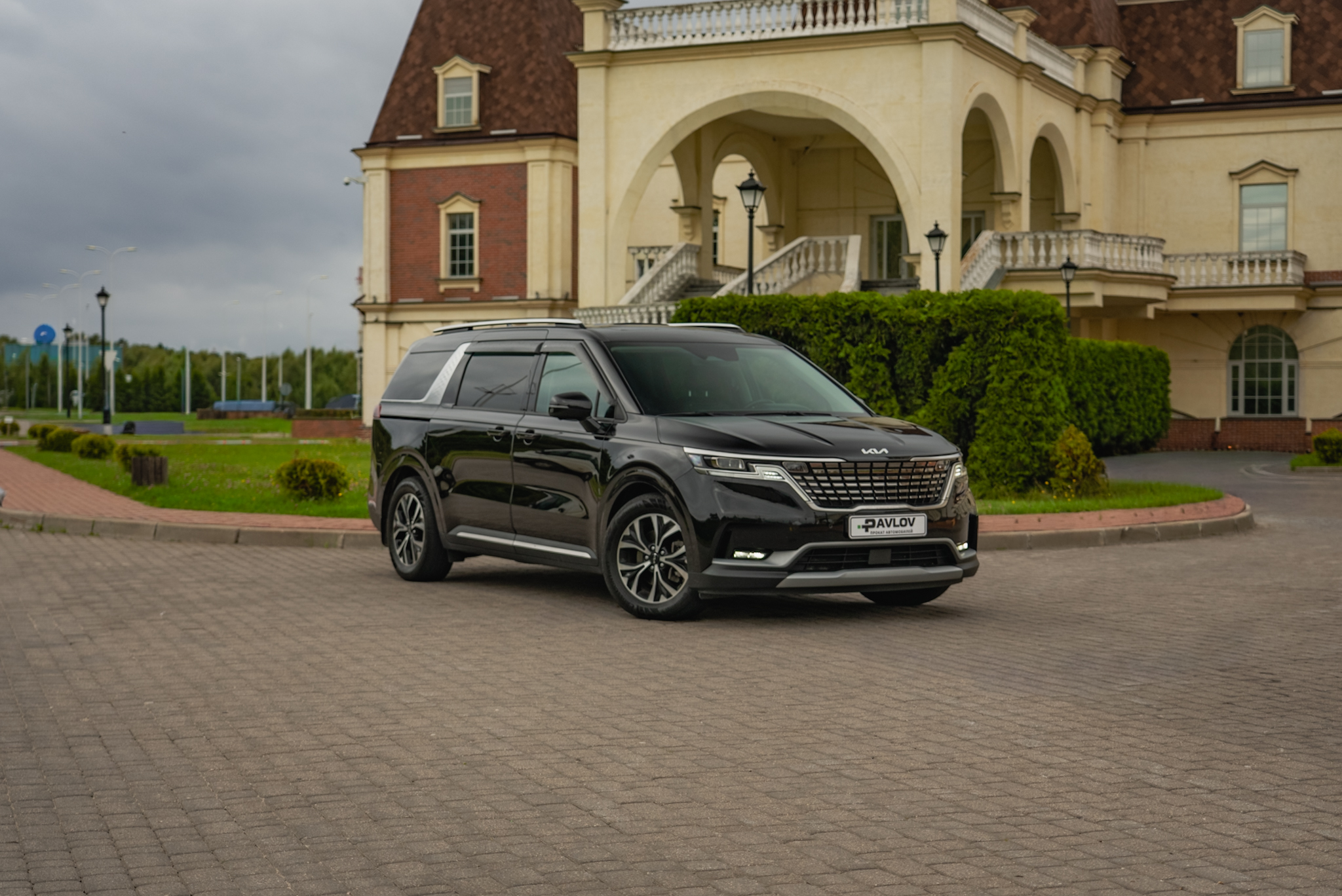 Прокат Kia Carnival (чёрный, 2021) — аренда авто в Калининграде — фото 4