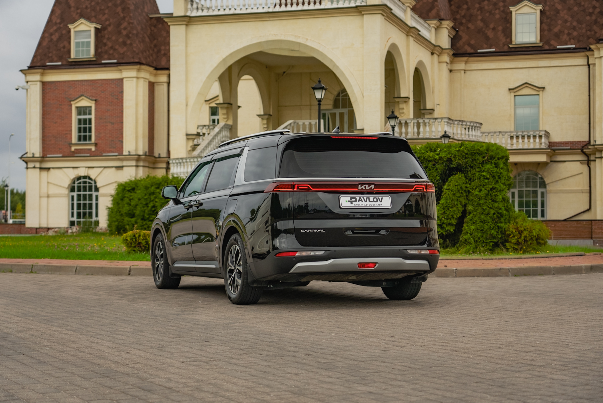 Прокат Kia Carnival (чёрный, 2021) — аренда авто в Калининграде — фото 5