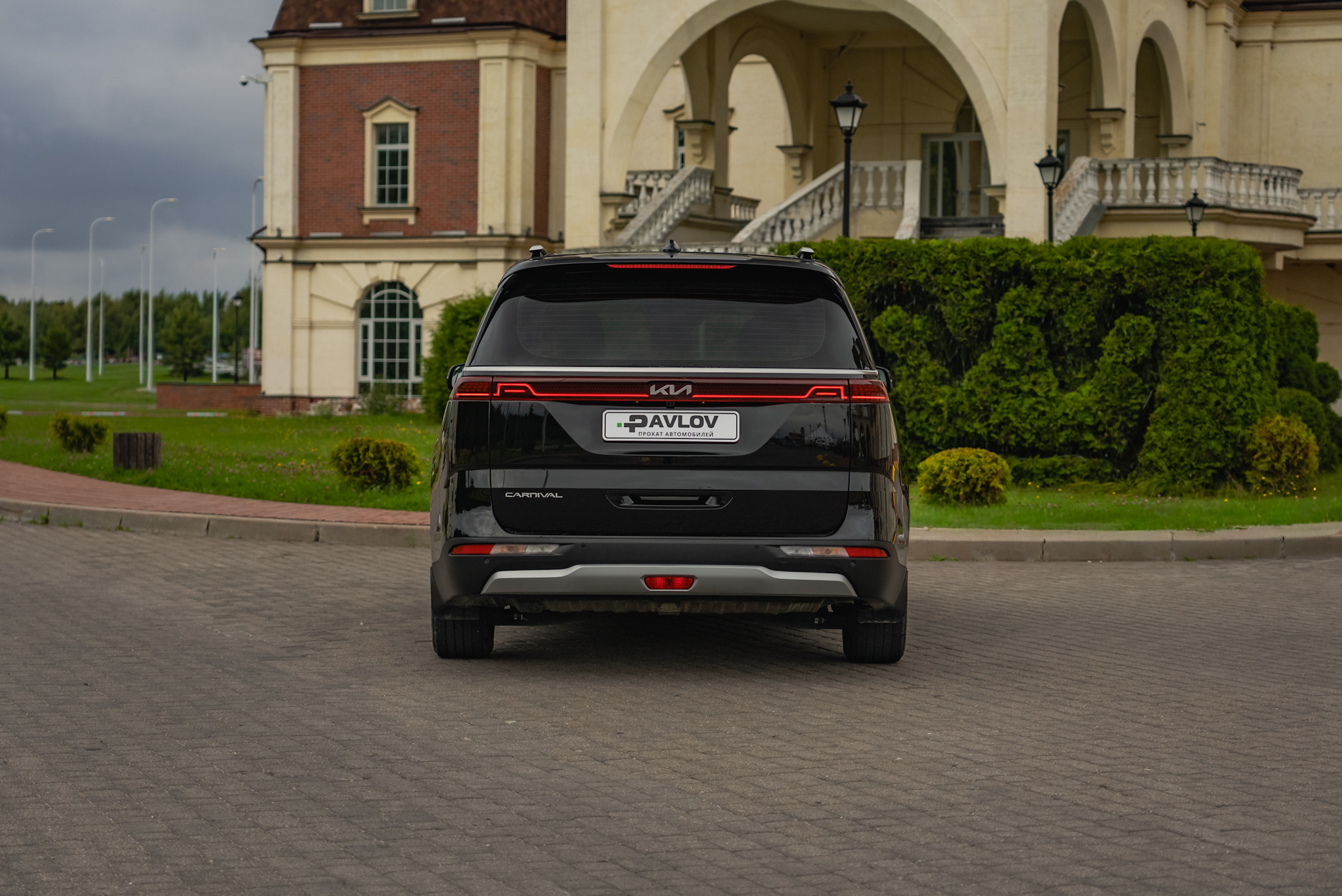 Прокат Kia Carnival (чёрный, 2021) — аренда авто в Калининграде — фото 7