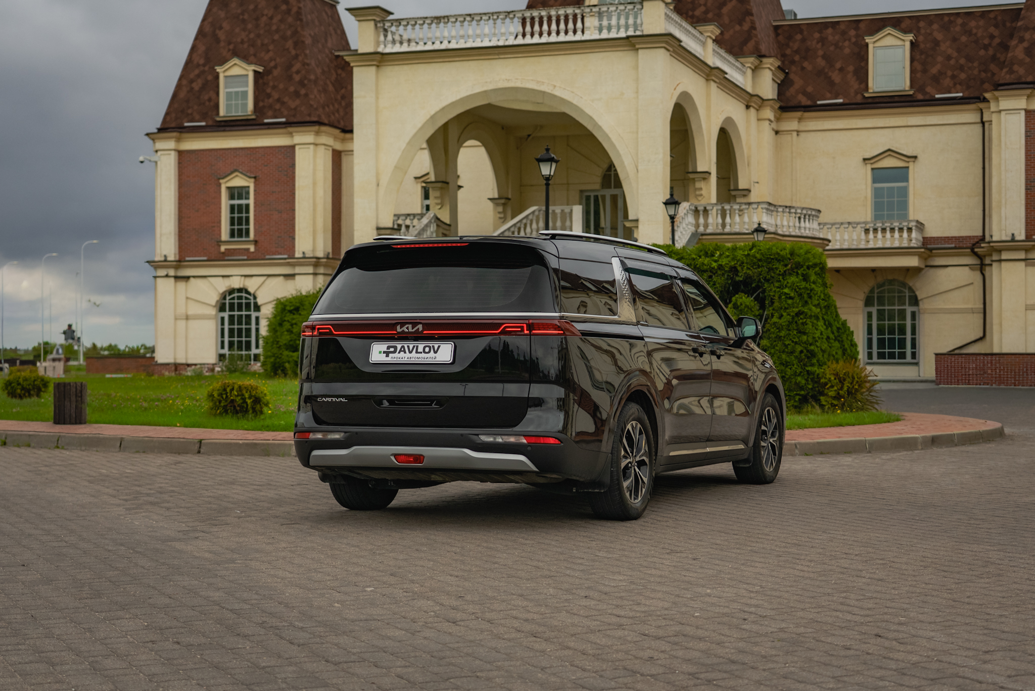 Прокат Kia Carnival (чёрный, 2021) — аренда авто в Калининграде — фото 8