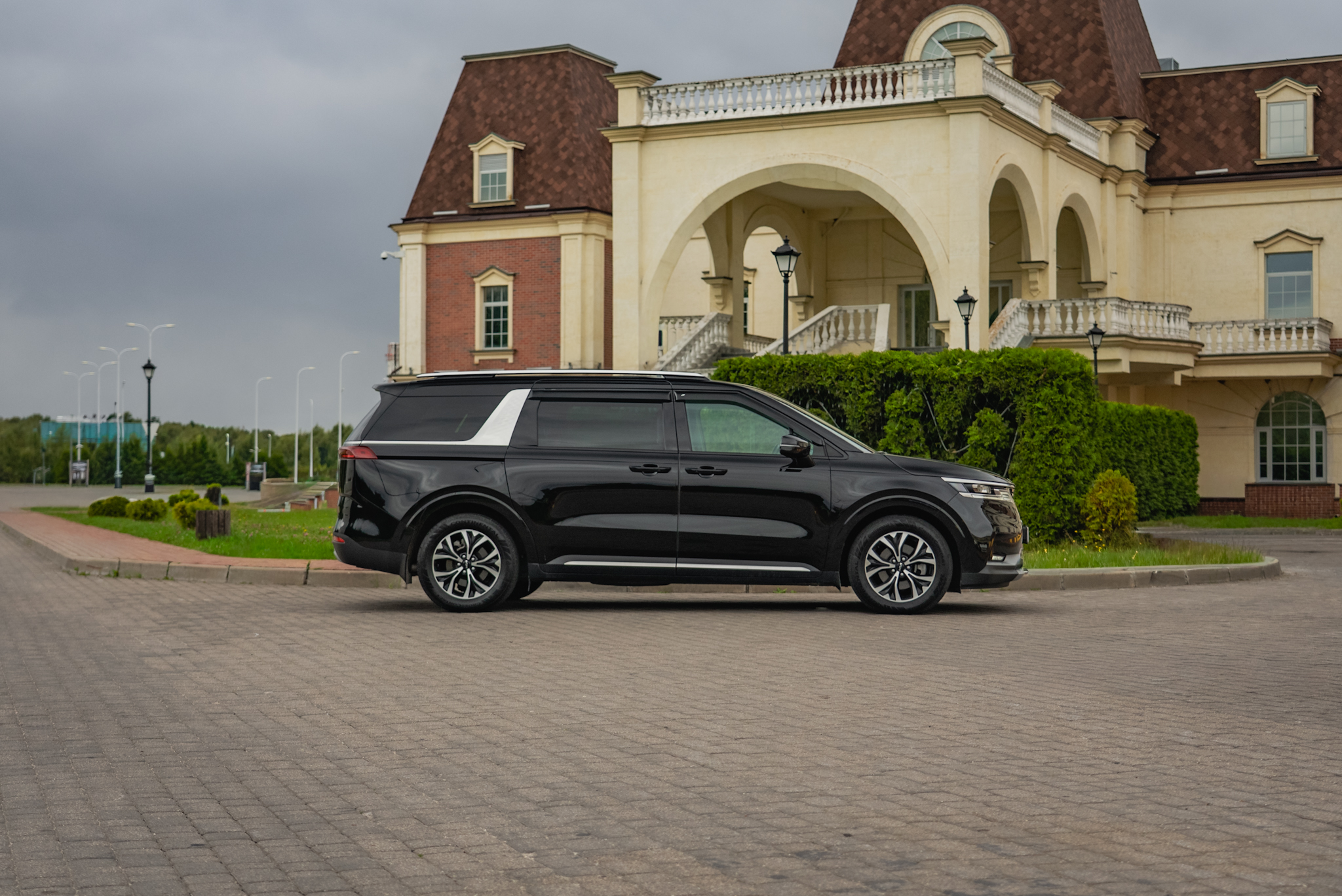 Прокат Kia Carnival (чёрный, 2021) — аренда авто в Калининграде — фото 9