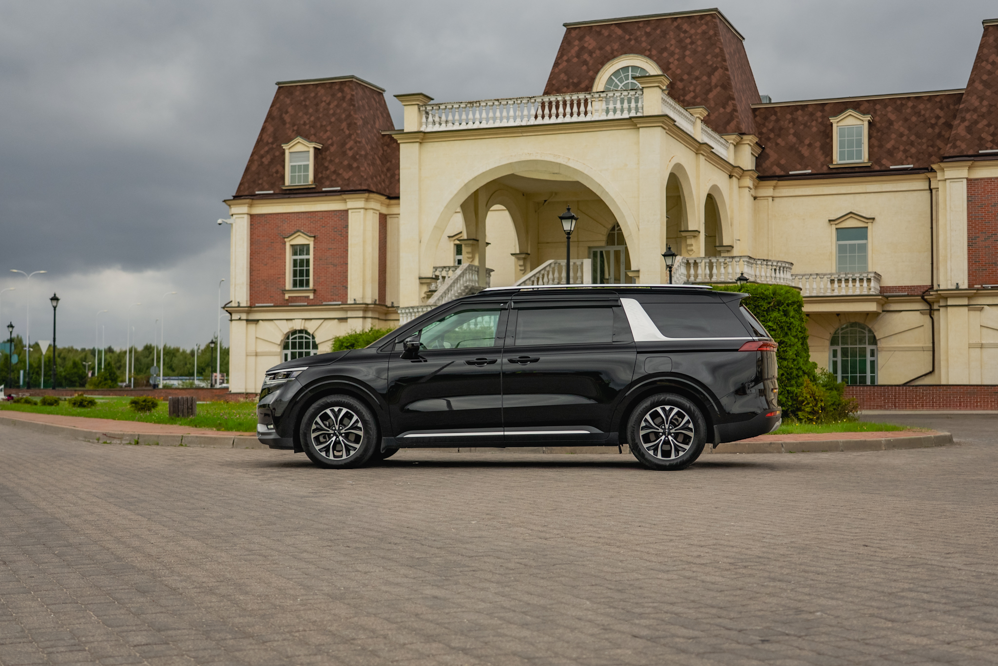 Прокат Kia Carnival (чёрный, 2021) — аренда авто в Калининграде — фото 10