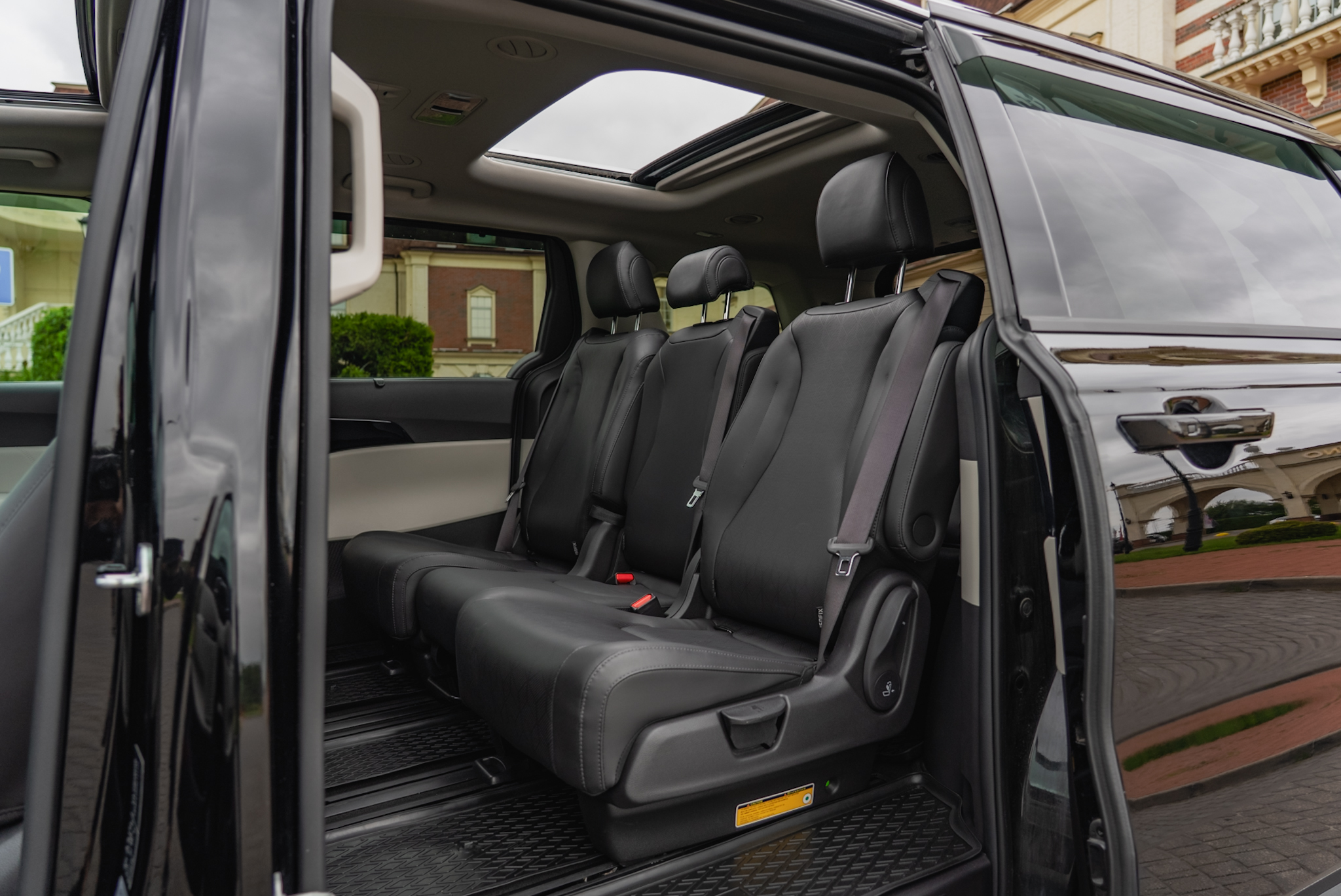 Прокат Kia Carnival (чёрный, 2021) — аренда авто в Калининграде — фото 12