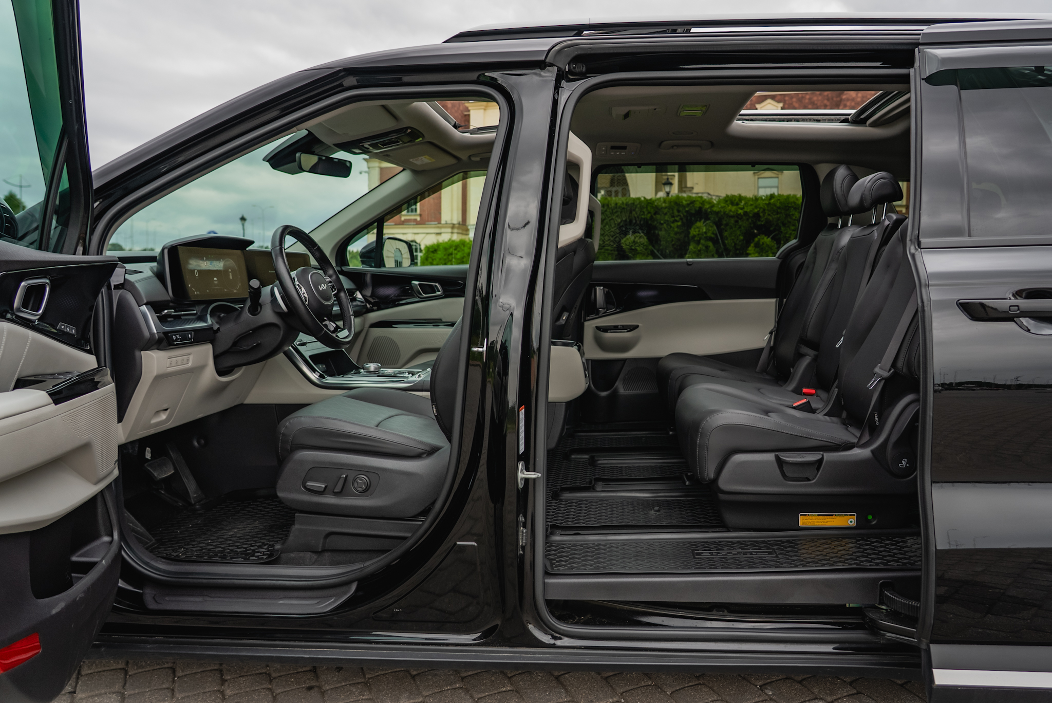 Прокат Kia Carnival (чёрный, 2021) — аренда авто в Калининграде — фото 14