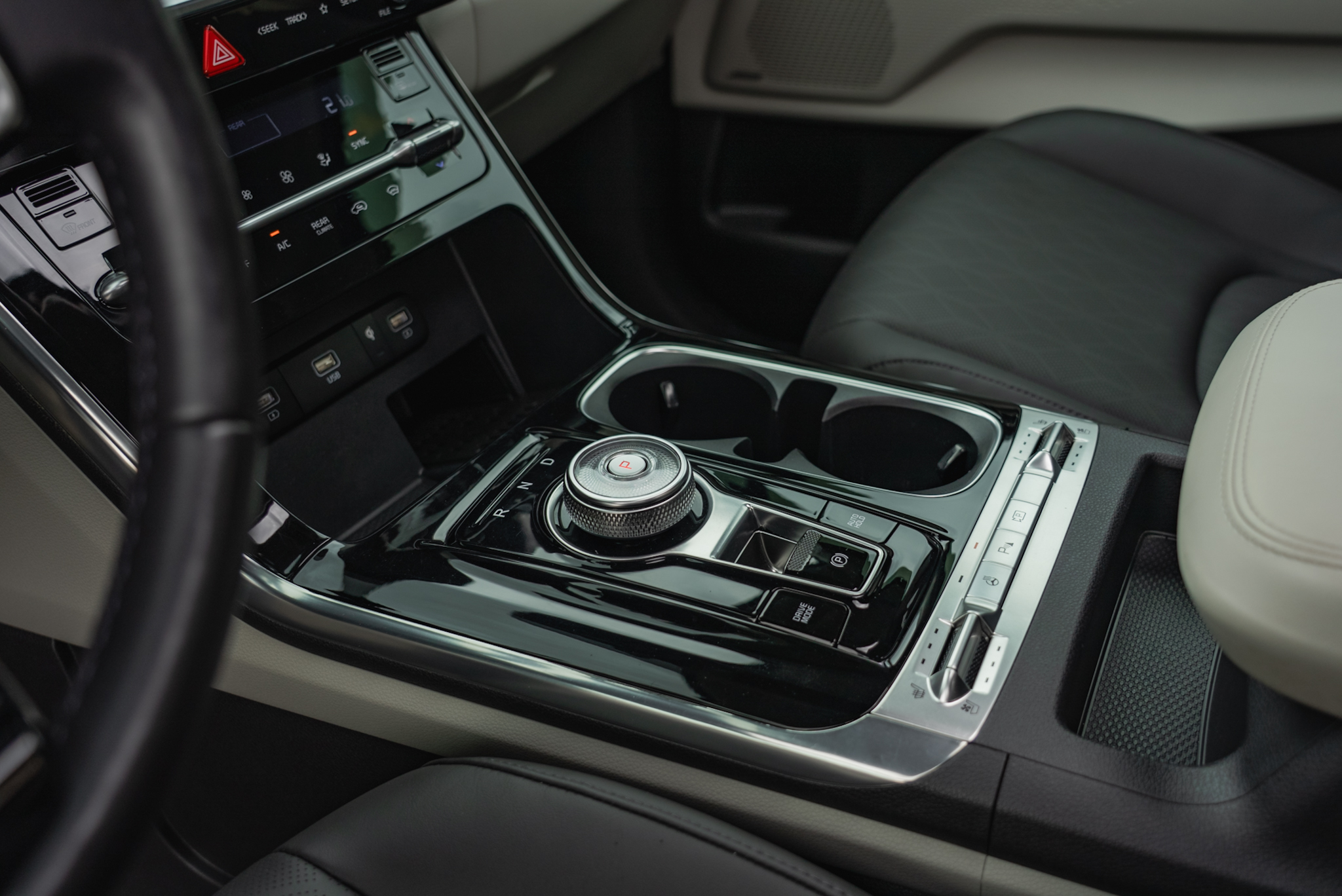 Прокат Kia Carnival (чёрный, 2021) — аренда авто в Калининграде — фото 17