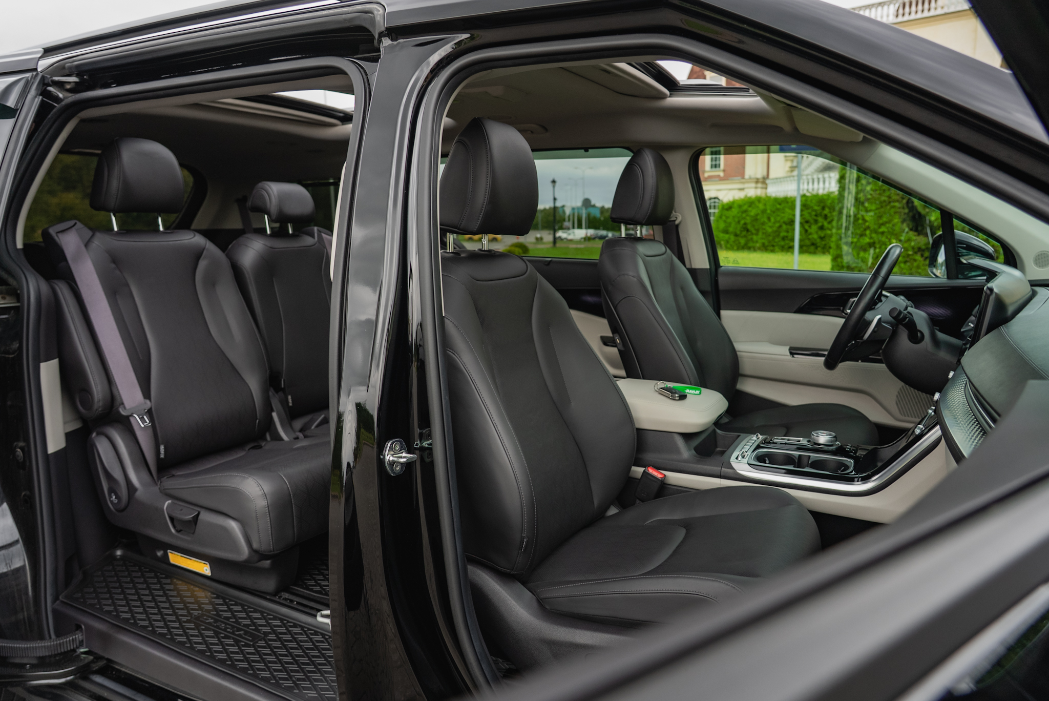 Прокат Kia Carnival (чёрный, 2021) — аренда авто в Калининграде — фото 23
