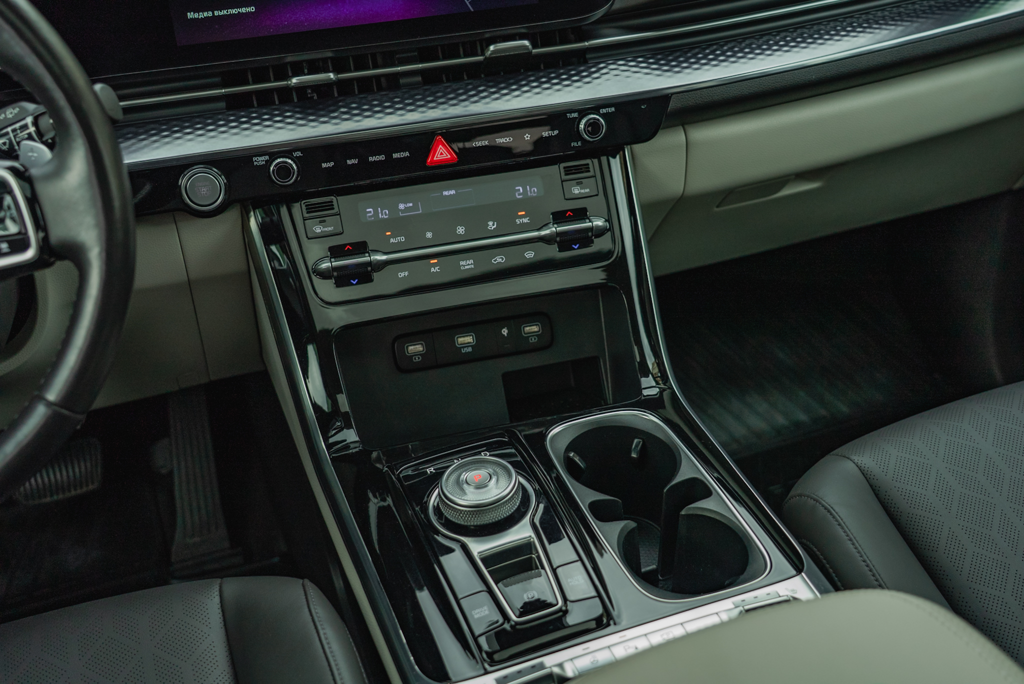Прокат Kia Carnival (чёрный, 2021) — аренда авто в Калининграде — фото 30