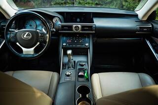 Прокат Lexus IS 200 — аренда авто в Калининграде — фото 16