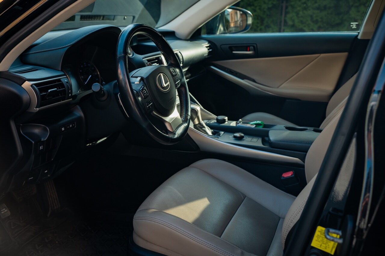 Lexus IS 2016 — аренда авто в Калининграде — фото 15