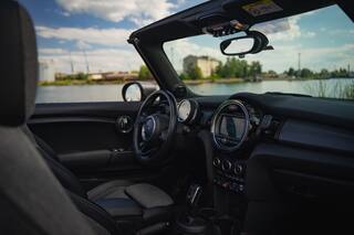 Прокат Mini Cooper Cabrio (серый, 2021) — аренда авто в Калининграде — фото 5