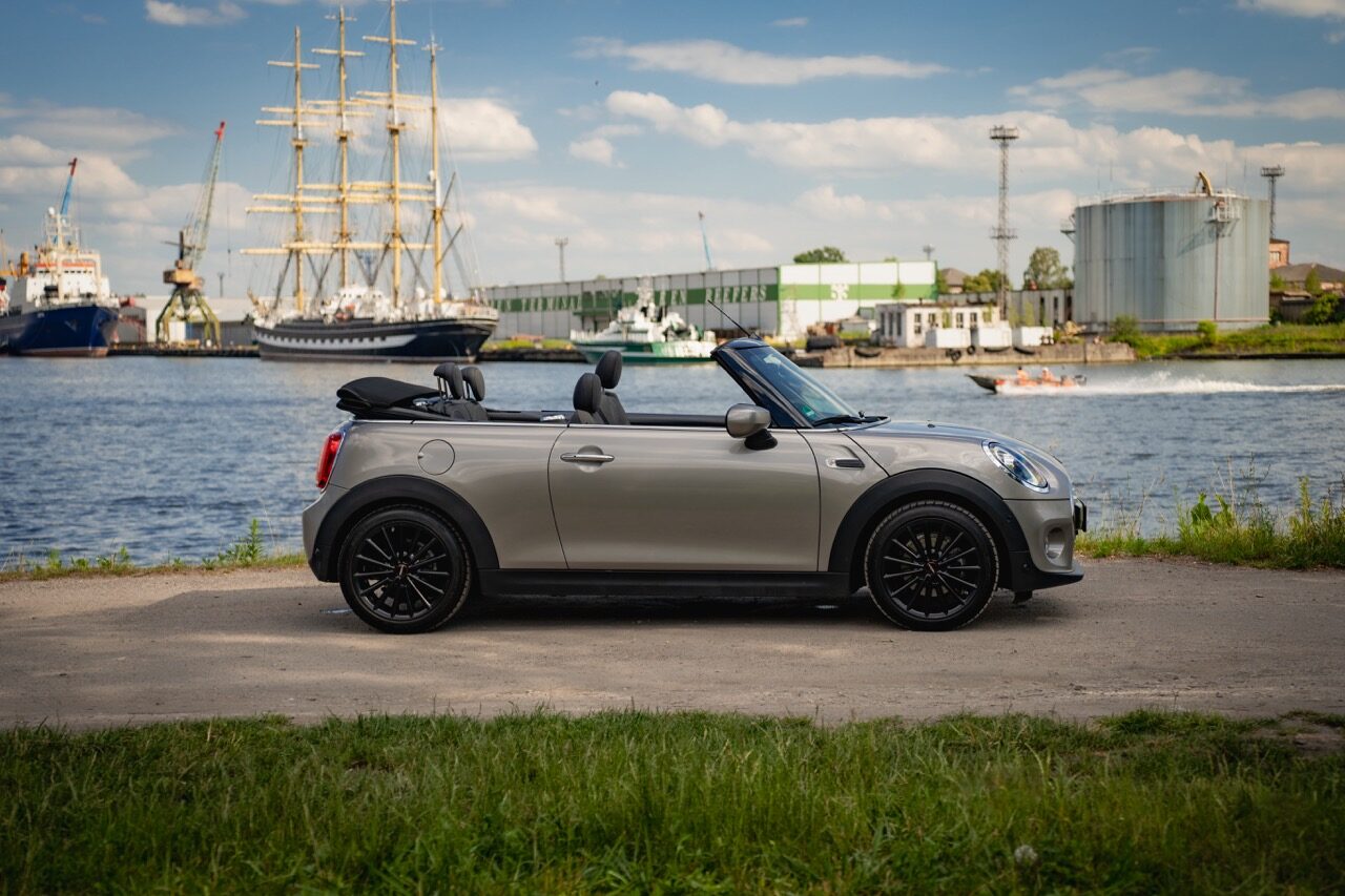 Прокат Mini Cooper Cabrio (серый, 2021) — аренда авто в Калининграде