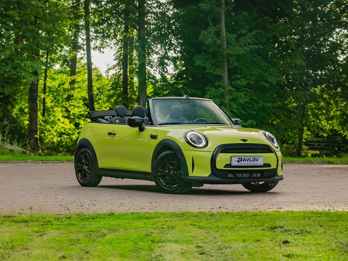 Прокат Mini Cooper Cabrio (жёлтый, 2023) — аренда авто в Калининграде