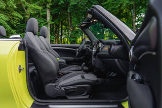 Прокат Mini Cooper Cabrio (жёлтый, 2023) — аренда авто в Калининграде — фото 23