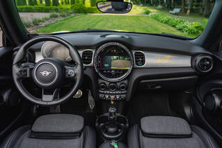 Прокат Mini Cooper Cabrio (жёлтый, 2023) — аренда авто в Калининграде — фото 26