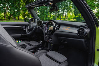 Прокат Mini Cooper Cabrio (жёлтый, 2023) — аренда авто в Калининграде — фото 22