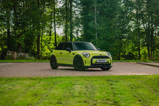 Прокат Mini Cooper Cabrio (жёлтый, 2023) — аренда авто в Калининграде — фото 6
