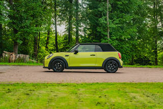 Прокат Mini Cooper Cabrio (жёлтый, 2023) — аренда авто в Калининграде — фото 10