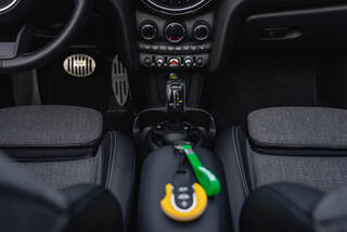 Прокат Mini Cooper Cabrio (жёлтый, 2023) — аренда авто в Калининграде — фото 25