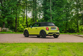 Прокат Mini Cooper Cabrio (жёлтый, 2023) — аренда авто в Калининграде — фото 12