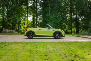 Прокат Mini Cooper Cabrio (жёлтый, 2023) — аренда авто в Калининграде — фото 8