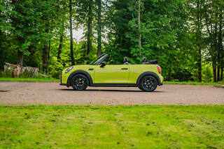 Прокат Mini Cooper Cabrio (жёлтый, 2023) — аренда авто в Калининграде — фото 7