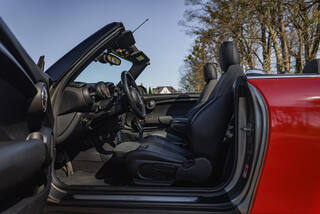 Прокат Mini Cooper Cabrio (красный, 2021) — аренда авто в Калининграде — фото 17