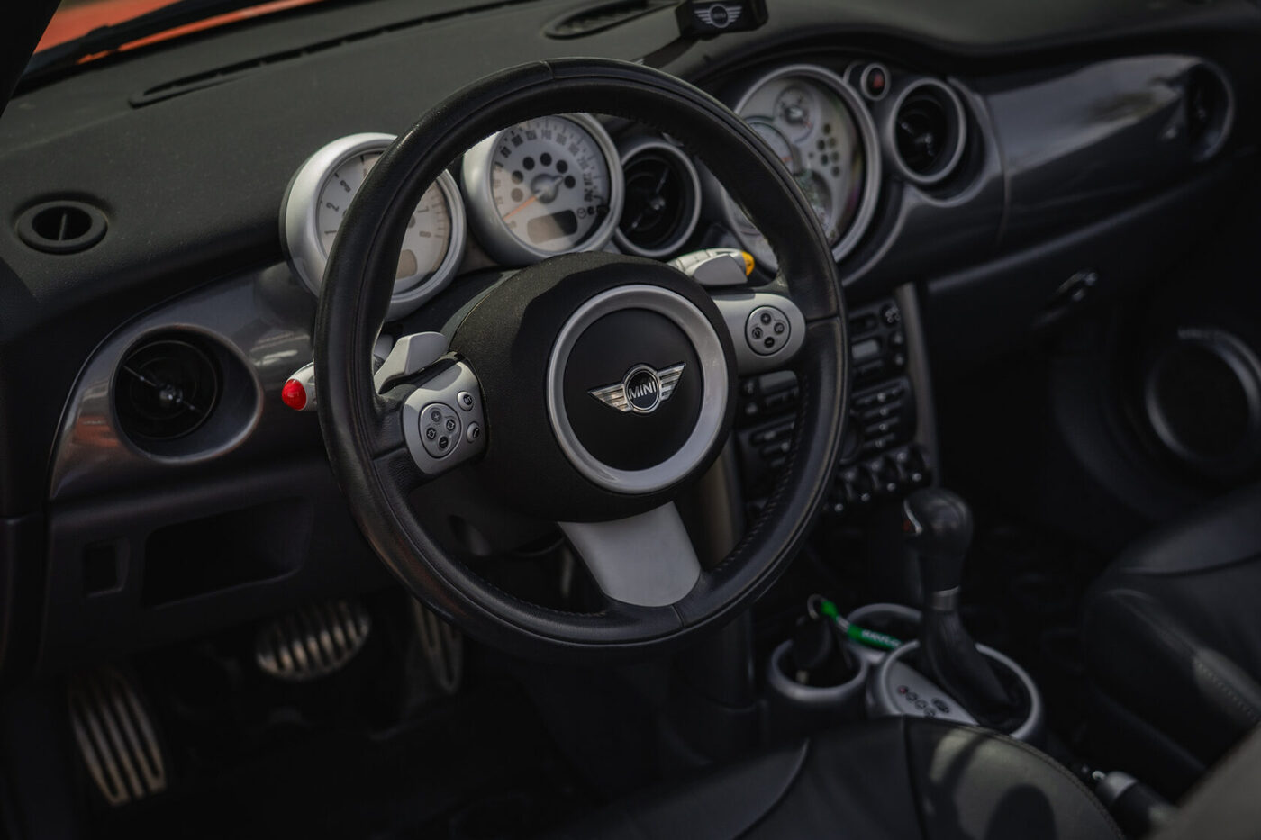 Mini Cooper s cabrio 2005 — аренда авто в Калининграде — фото 13