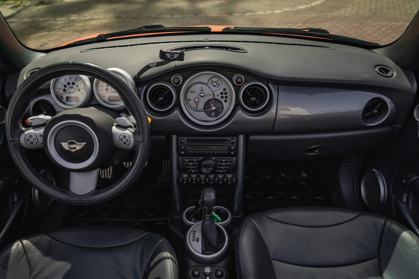 Mini Cooper s cabrio 2005 — аренда авто в Калининграде — фото 17