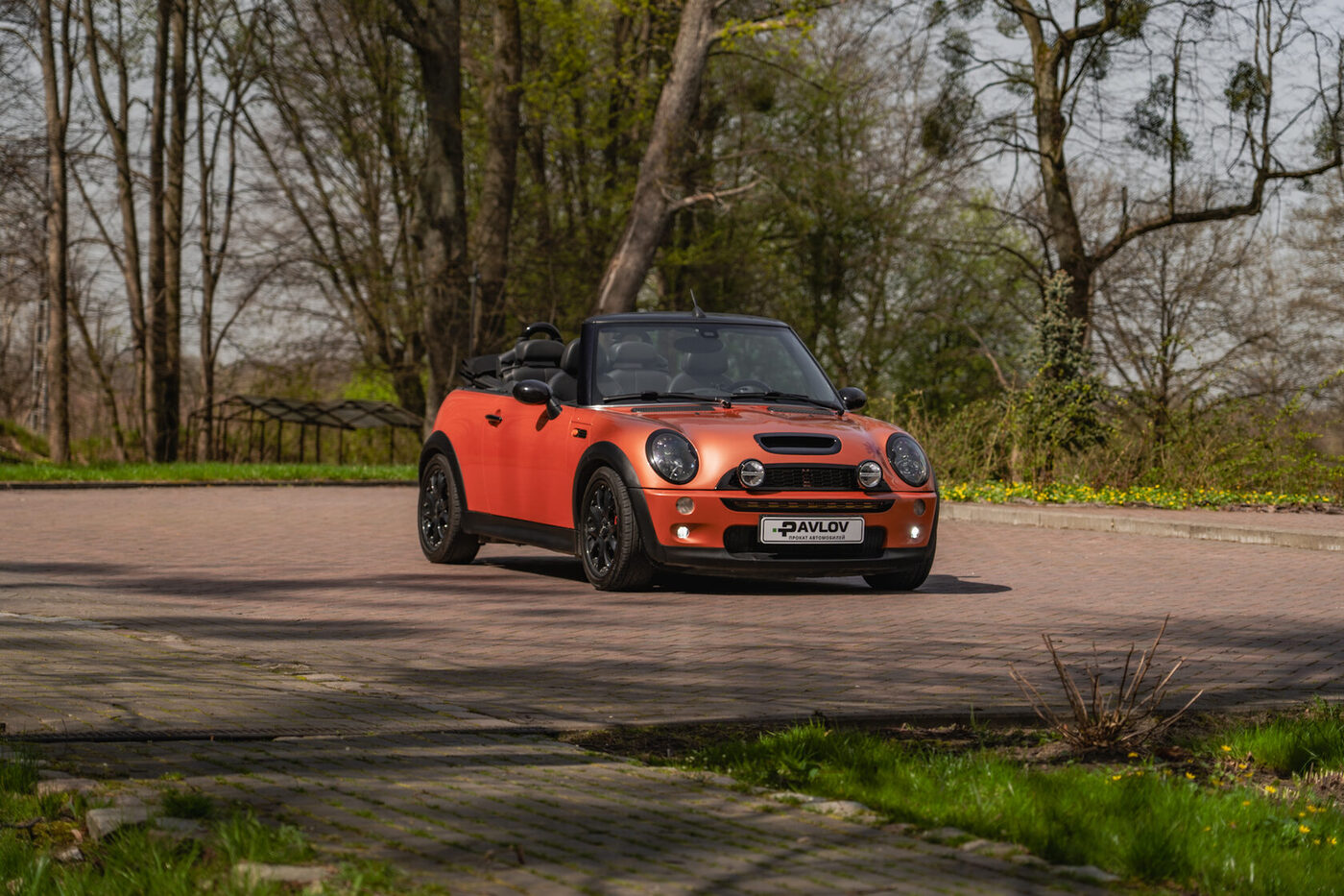 Прокат Mini Cooper S Cabrio (оранжевый, 2005) — аренда авто в Калининграде