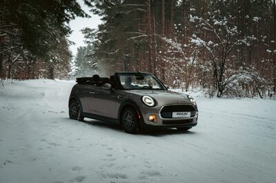 Прокат Mini Cooper Cabrio (серый, 2018) — аренда авто в Калининграде — фото 1