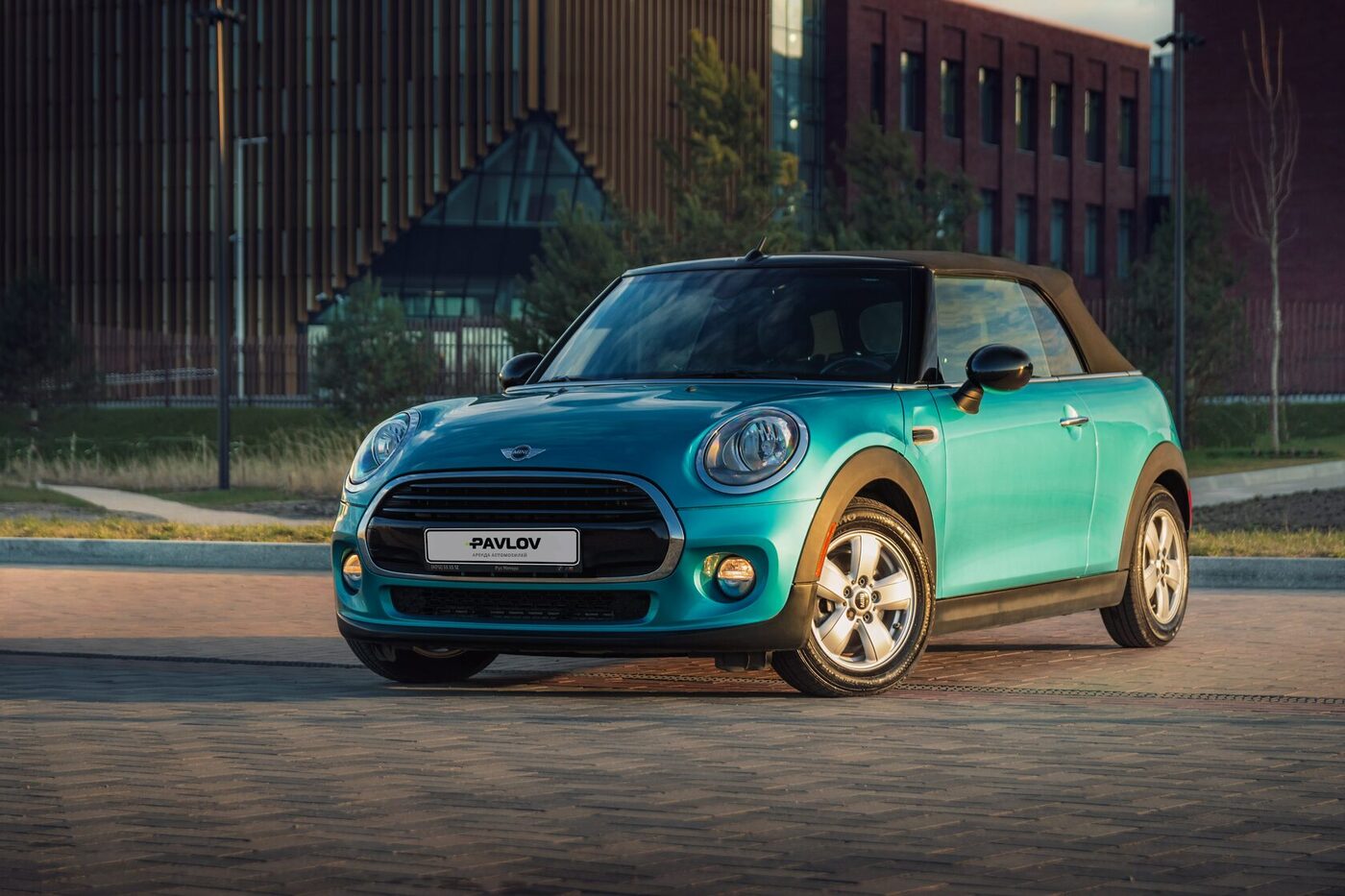 Mini Cooper cabrio 2018 — аренда авто в Калининграде — фото 2