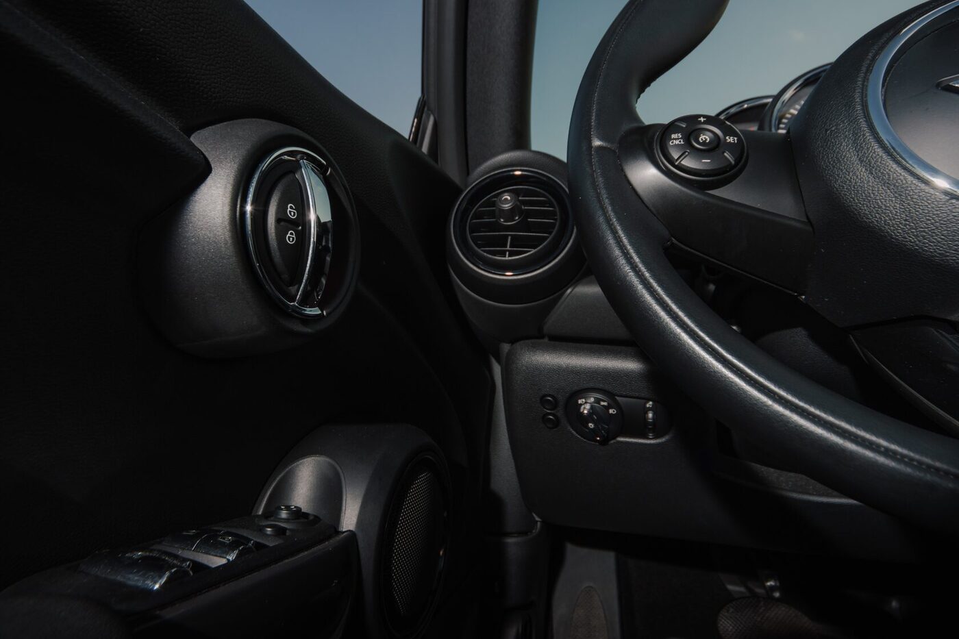 Mini Cooper cabrio 2018 — аренда авто в Калининграде — фото 5
