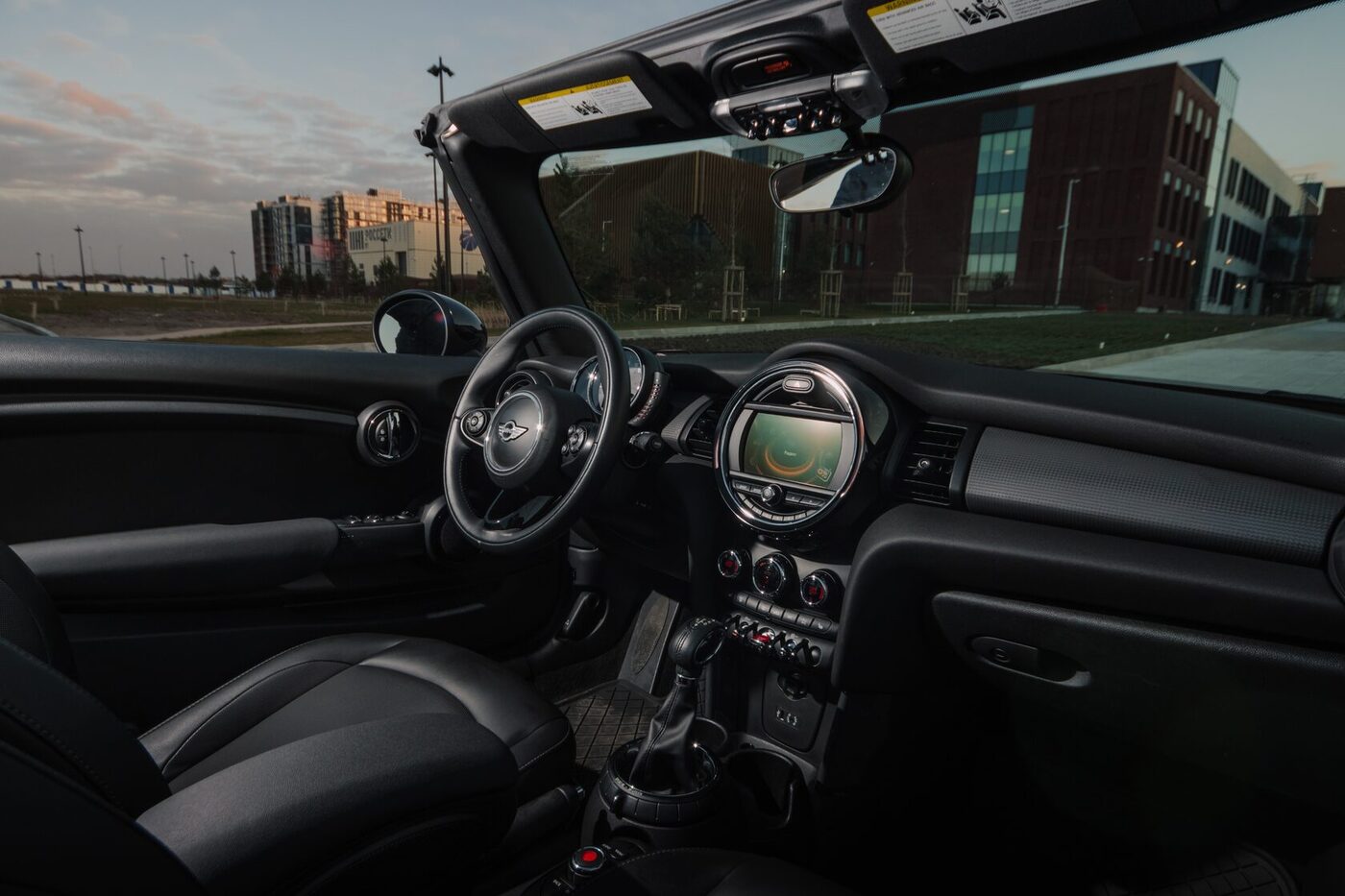 Mini Cooper cabrio 2018 — аренда авто в Калининграде — фото 7