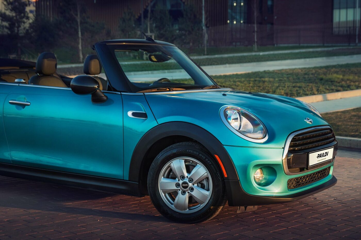 Mini Cooper cabrio 2018 — аренда авто в Калининграде — фото 16