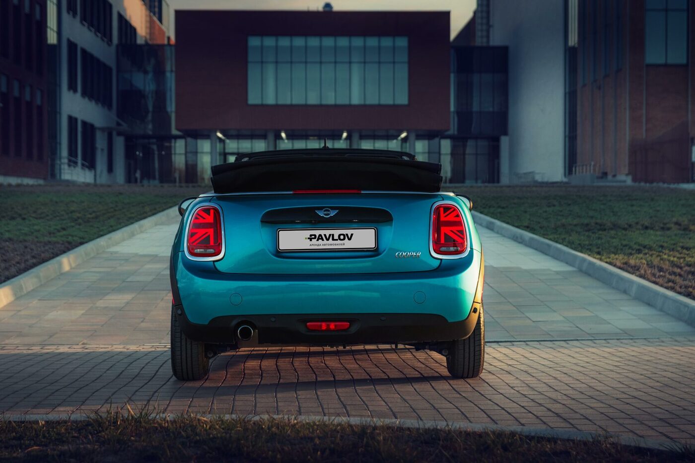 Mini Cooper cabrio 2018 — аренда авто в Калининграде — фото 17