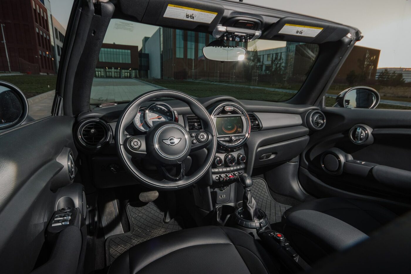 Mini Cooper cabrio 2018 — аренда авто в Калининграде — фото 25
